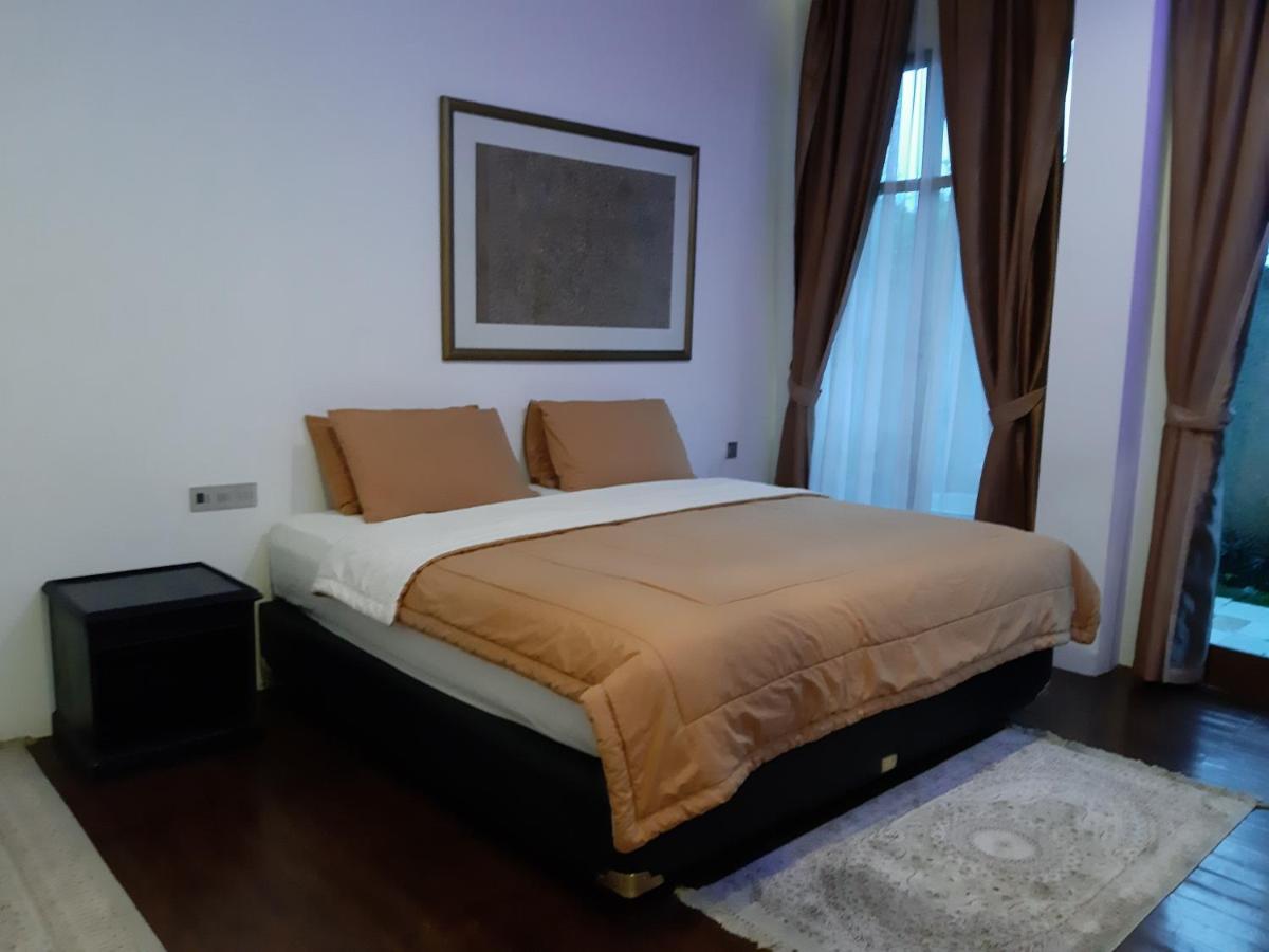 Villa Eaden Puncak Exterior foto