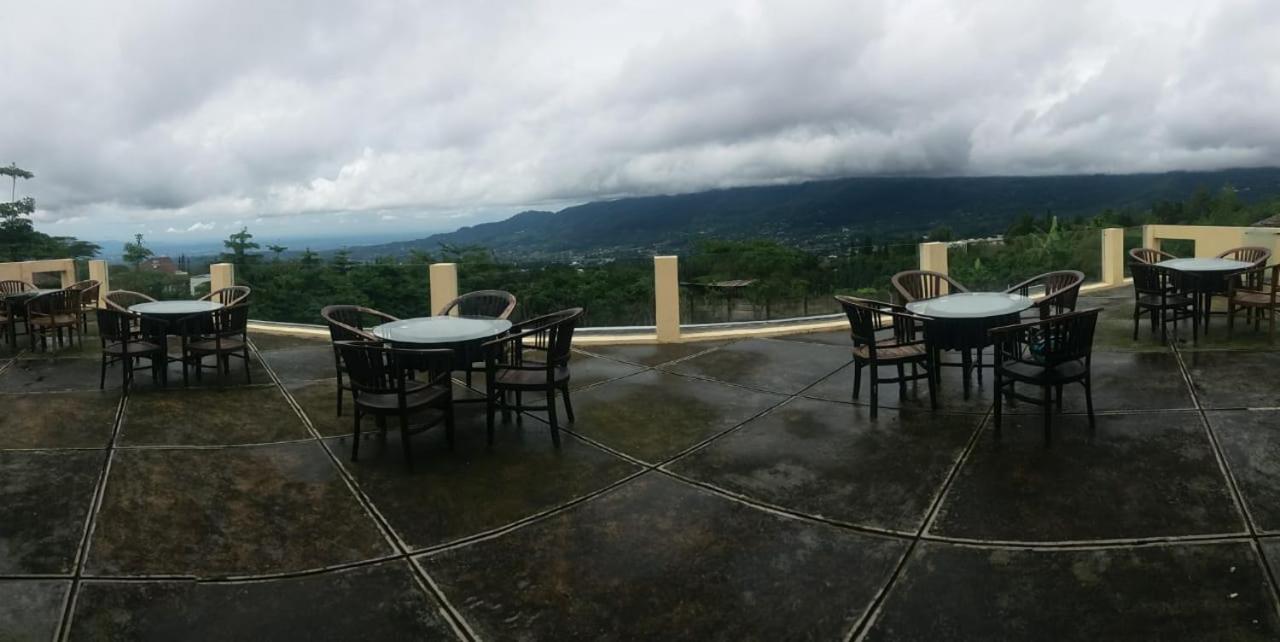 Villa Eaden Puncak Exterior foto