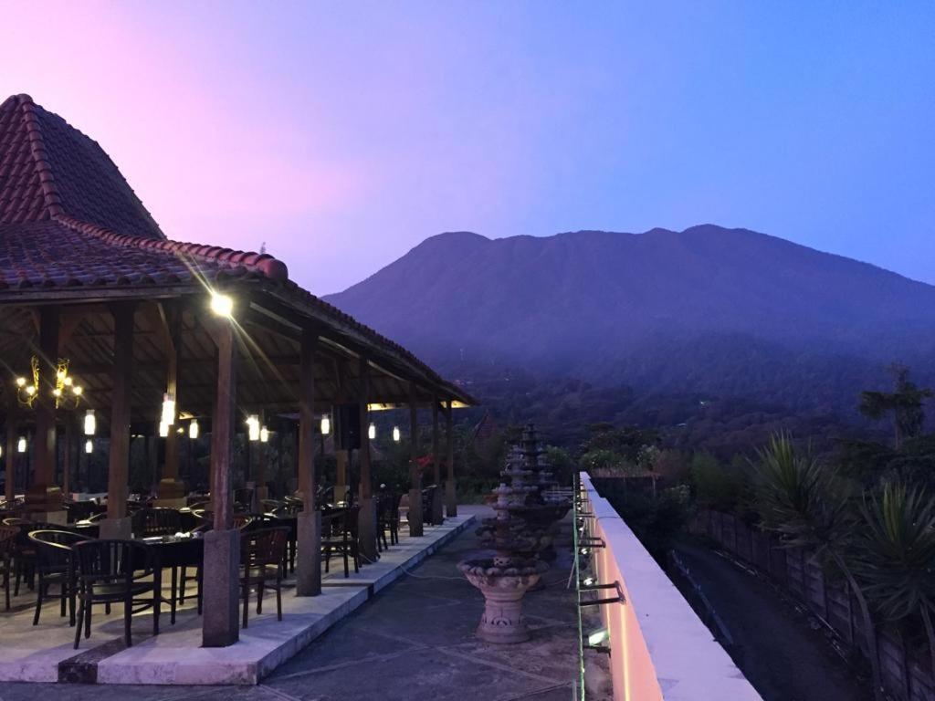 Villa Eaden Puncak Exterior foto