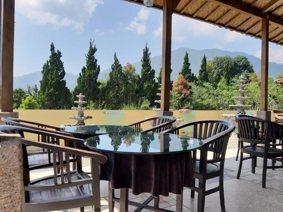 Villa Eaden Puncak Exterior foto