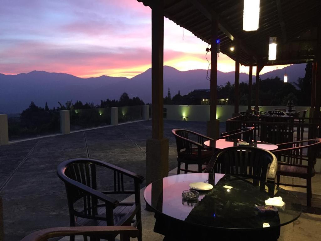 Villa Eaden Puncak Exterior foto