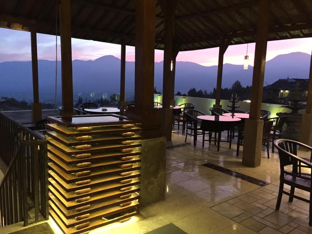 Villa Eaden Puncak Exterior foto